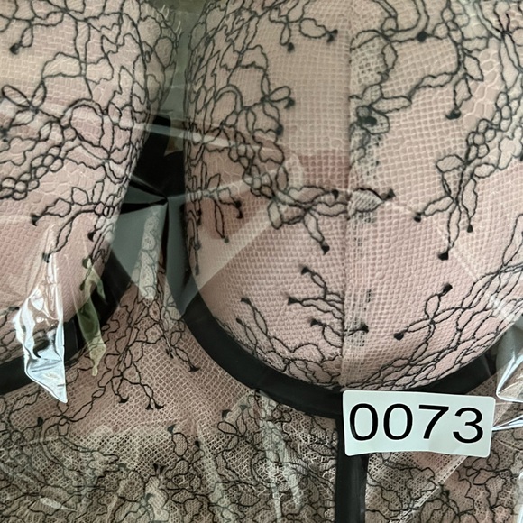 B13 Victoria's Secret Bra 32C Pink Black Lace Padded Lined Underwire Feminine - Picture 6 of 6